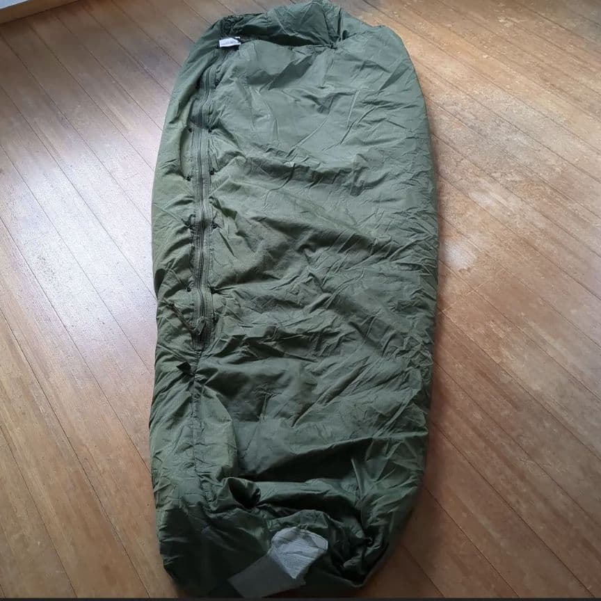米軍実物　シュラフ　スリーピングバッグ　ゴアテックスカバー　収納袋　4点セット