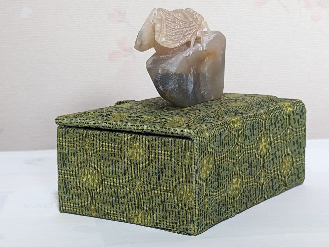 ♦中国工芸美術品 極細密 蝉 透かし彫り細工 縁起物 置物飾り 綺麗な美品