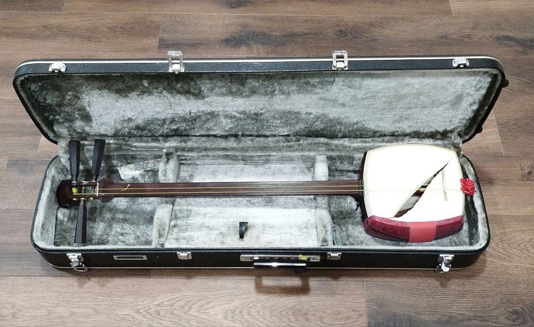 お値下げしました！津軽三味線 本体　ハードケース付き ♪