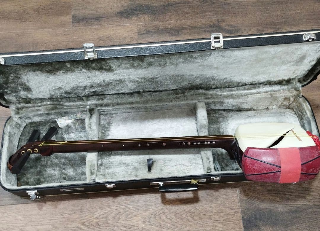 お値下げしました！津軽三味線 本体　ハードケース付き ♪