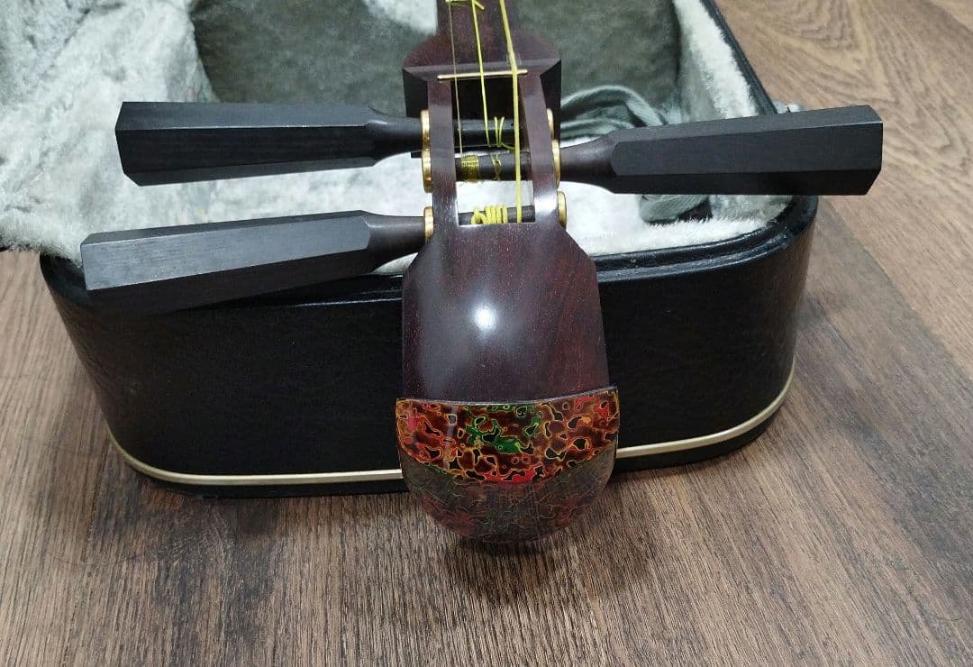 お値下げしました！津軽三味線 本体　ハードケース付き ♪