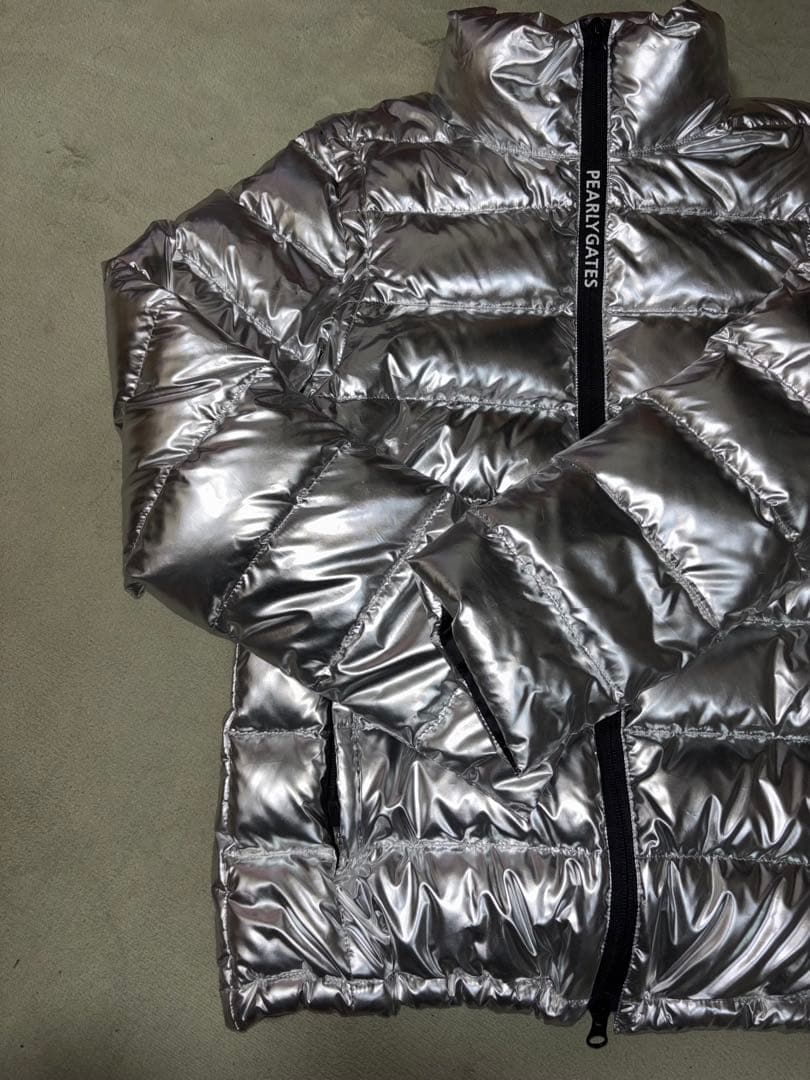 （ダンディ）パーリーゲイツ、プラチナシルバー、ダブルジップダウンジャケット