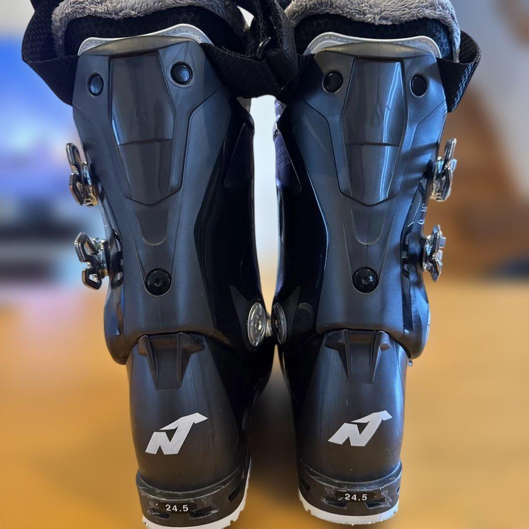 スキーブーツ　レディース　ノルディカ　ブラック　ホワイト　24.0〜24.5