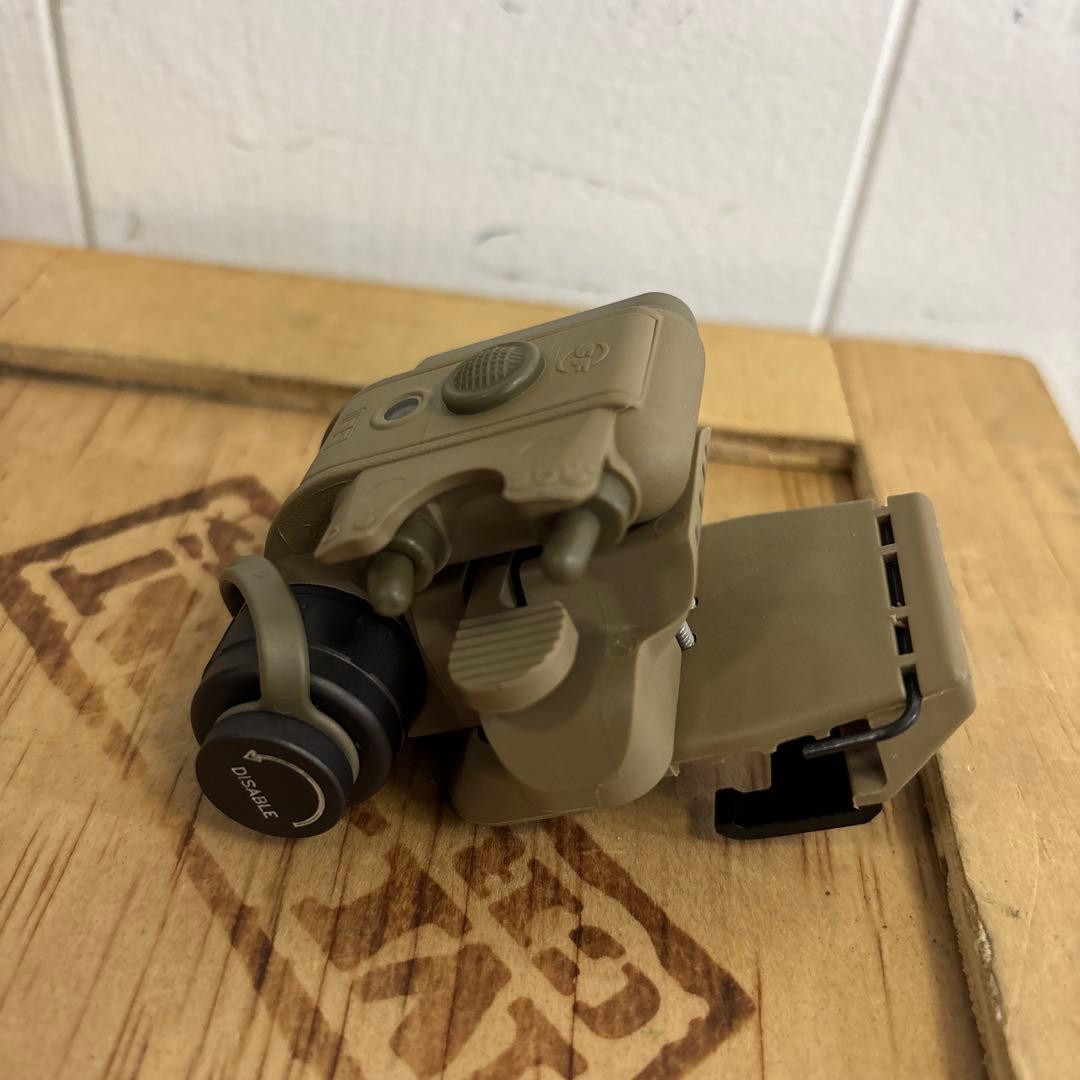 米軍　実物　SUREFIRE HELMET LIGHT HL1-A-TN