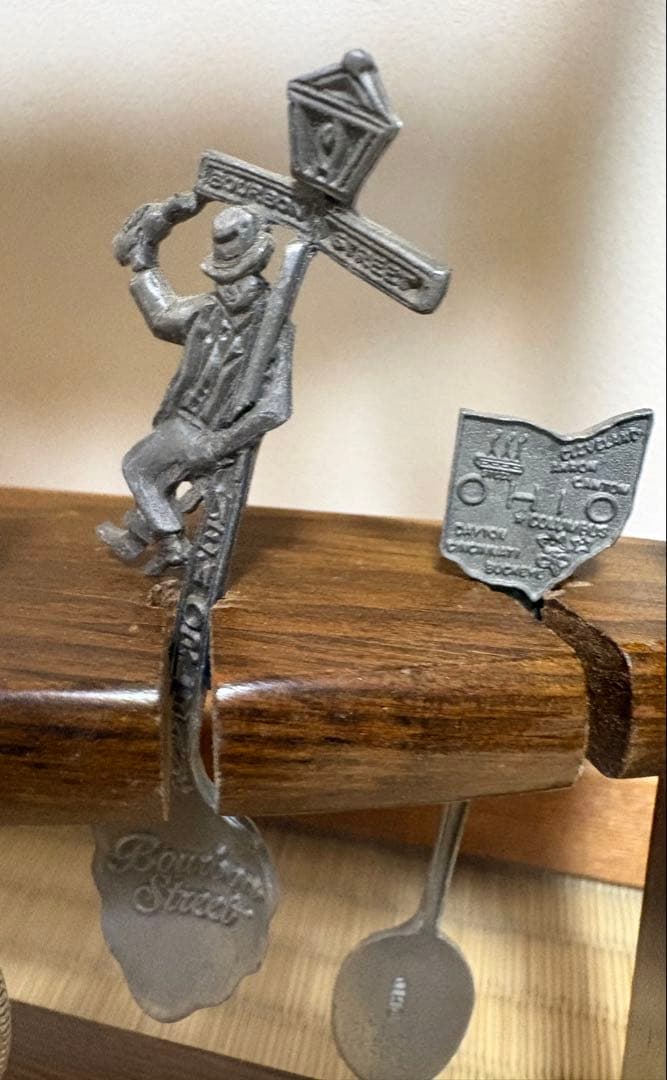 ヴィンテージの ピュータースプーン・コレクション