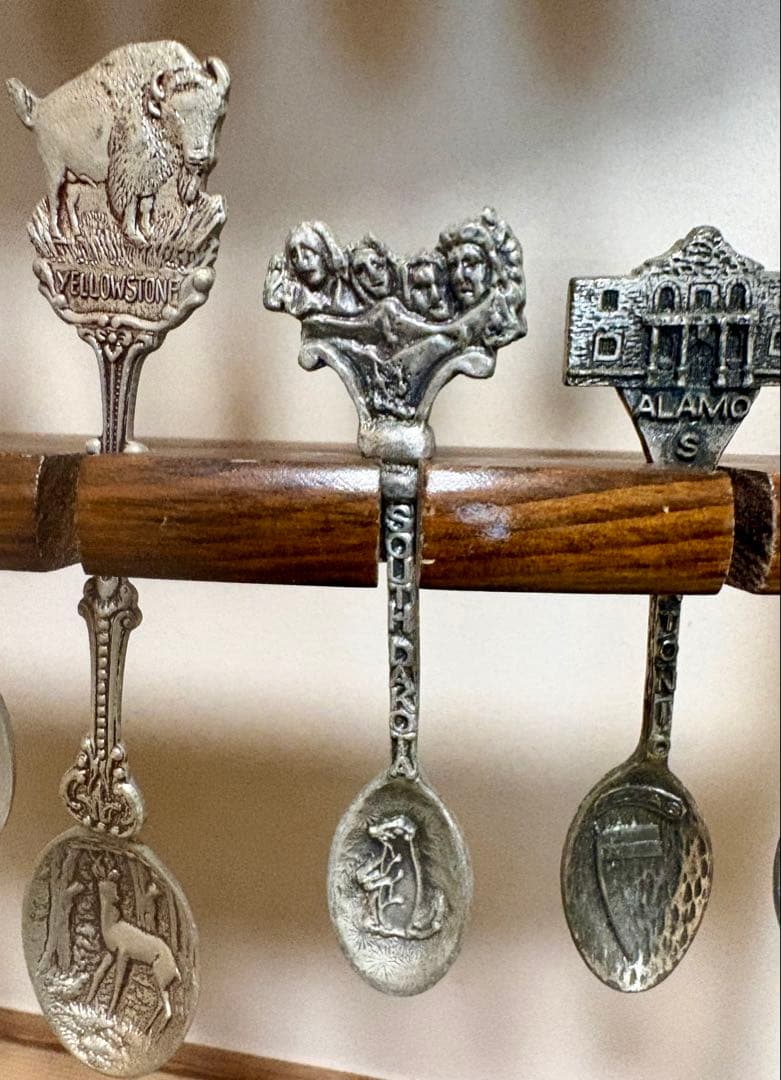 ヴィンテージの ピュータースプーン・コレクション