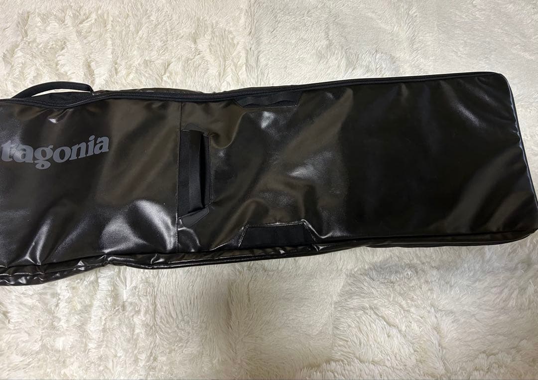 新品未使用 パタゴニア ブラックホールスノーローラー スノーボード スノーバッグ