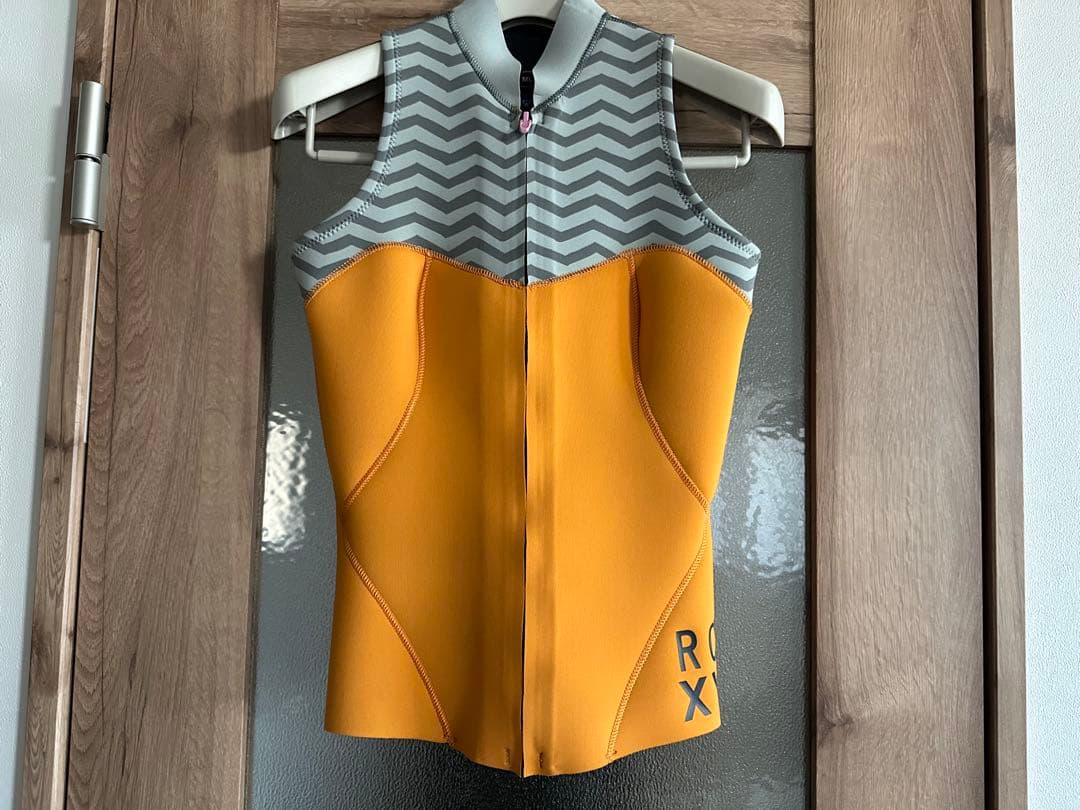 新品　ロキシー♡ROXY フロントジップ タッパー ベスト ウェットスーツ ML