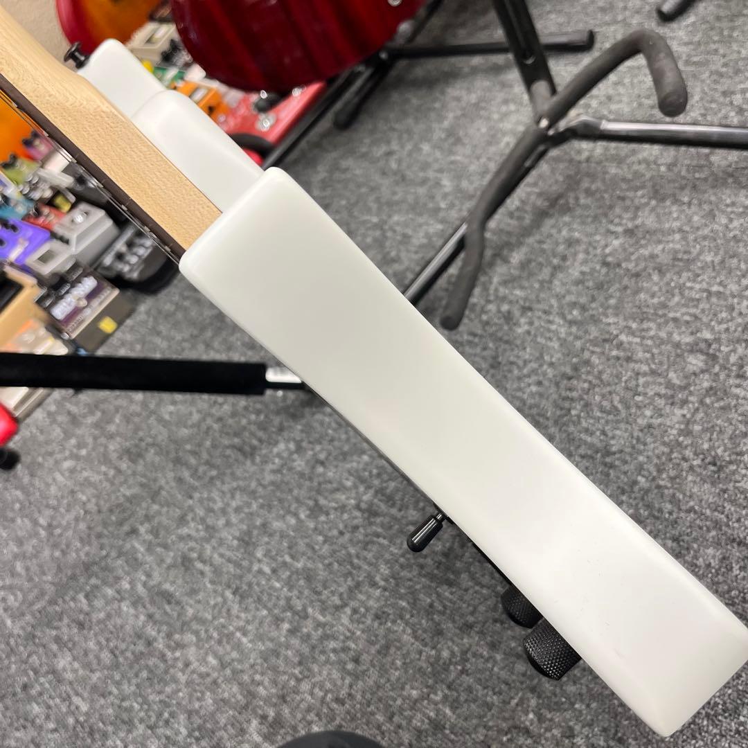 【11258】【新品】ヘッドレスギター 汎用ケース付き ホワイト
