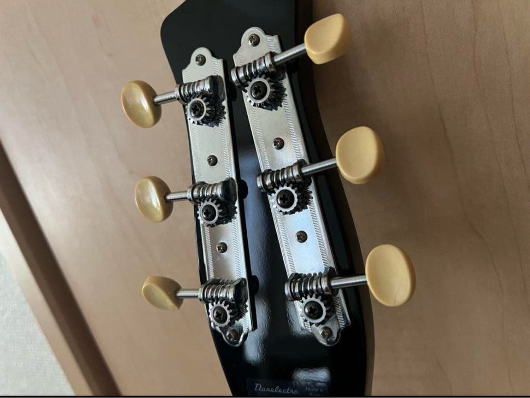 ダンエレクトロ エレキギター ブラック ストラップ・ケース付オマケあり