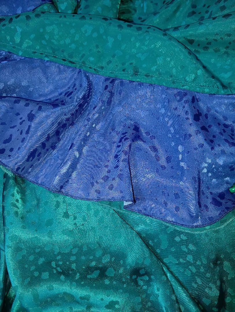 大きめサイズの衣装ワンピース（シルキータッチの光沢あり）ライトグリーン