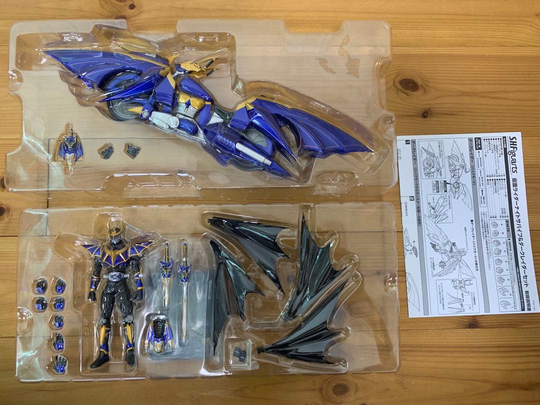 S.H.Figuarts 仮面ライダー　龍騎サバイブ　ナイトサバイブ