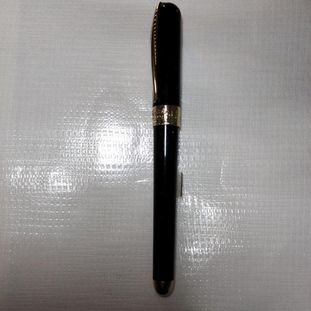 Pineider 万年筆 黒 ゴールド装飾