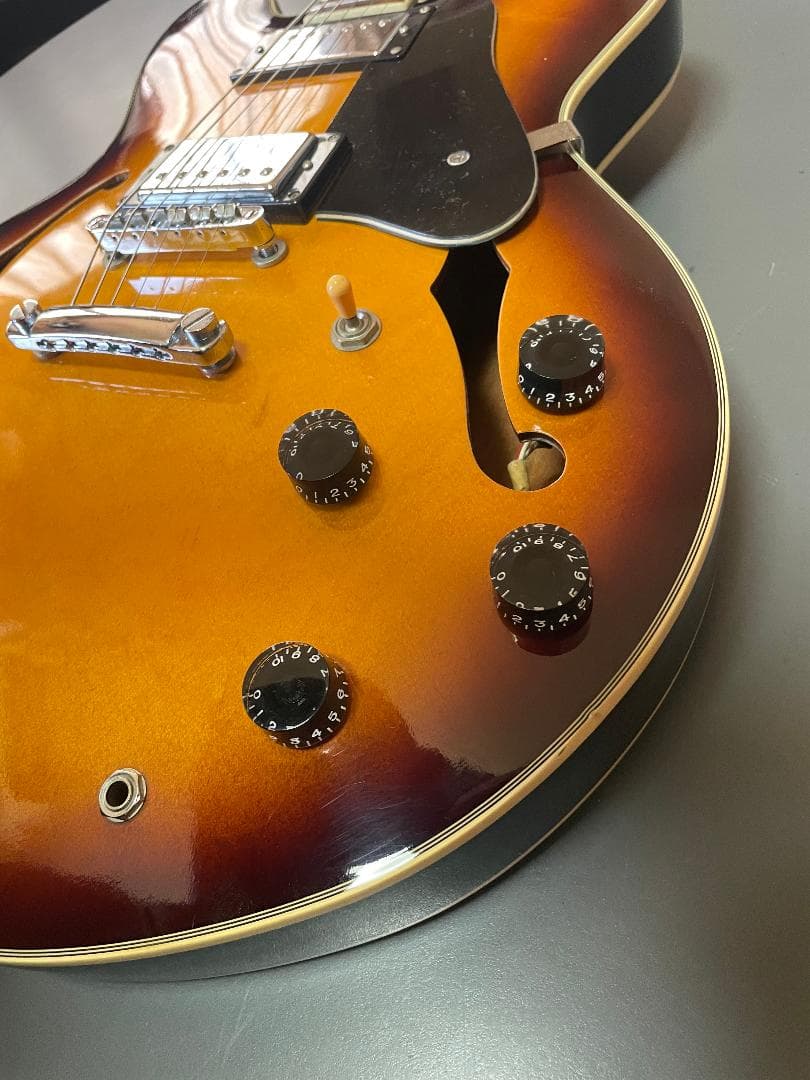 Toni Smith ES335タイプ セミアコ