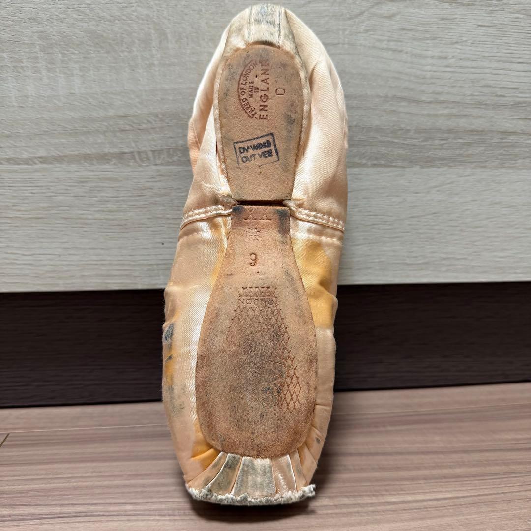 中村祥子　サイン入りトウシューズ