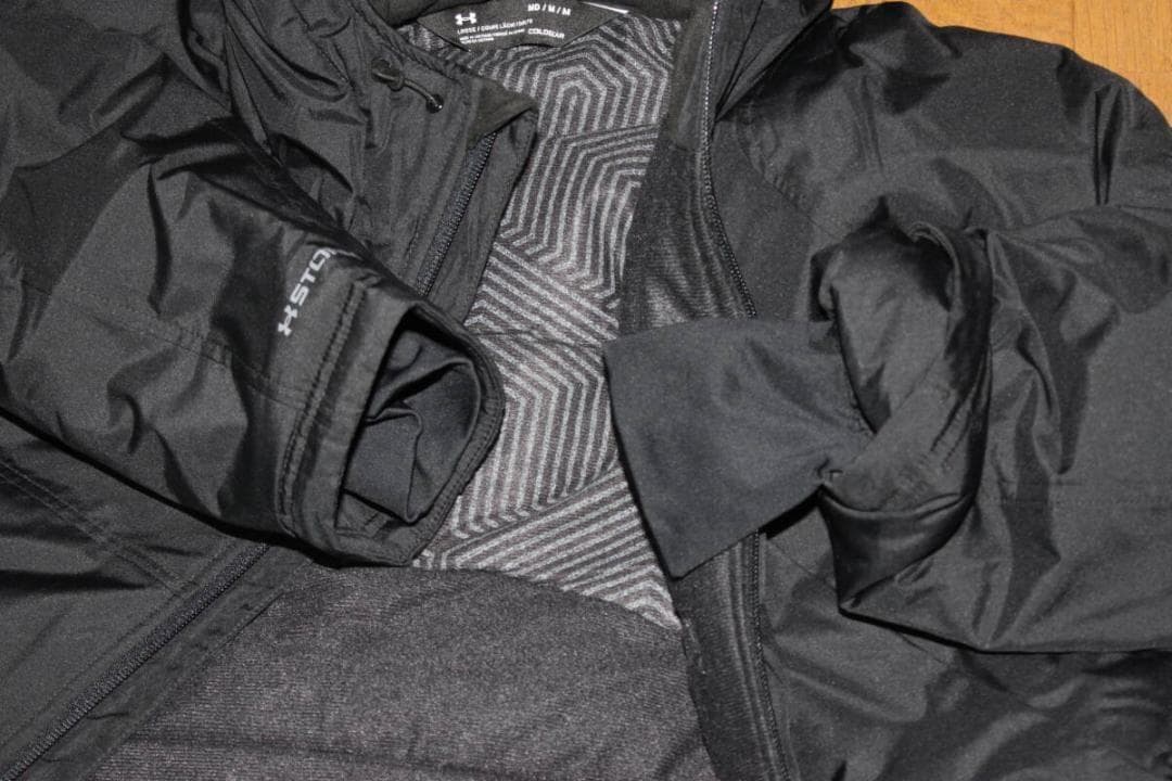 MD　黒　アンダーアーマー中綿入りウインドブレーカーベンチコート 1305629