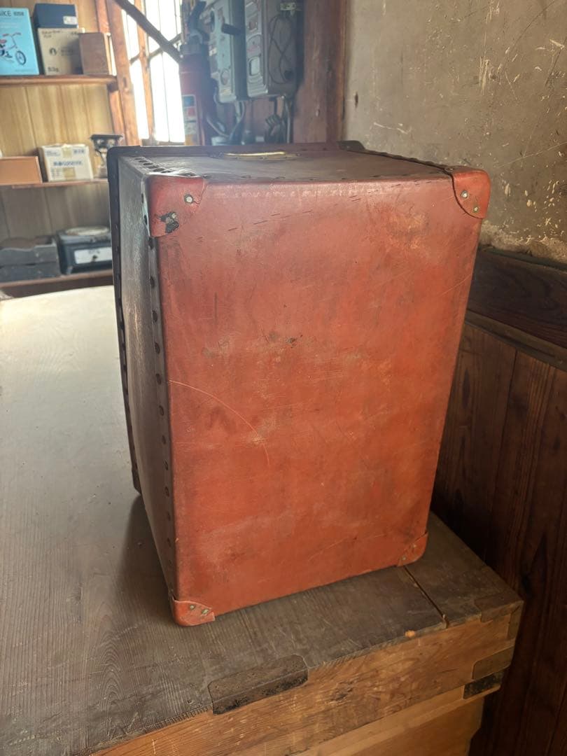 時代物 革ケース 鋲留め 真鍮ハンドル 古道具 収納箱