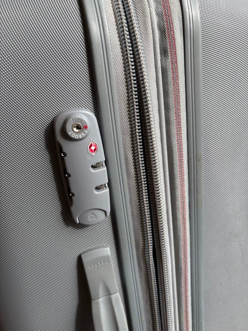 Delsey Chaumont 拡張可能4輪トロリースーツケース