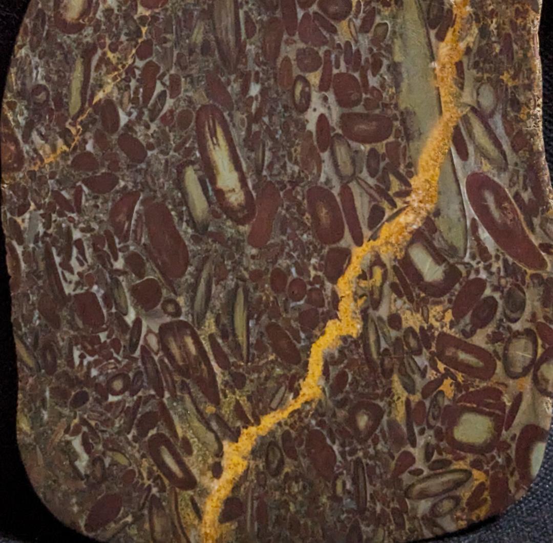 【豆斑玉石の天成楕硯板　瓢箪海】◆小豆色の豆斑や黄竜紋◆珍品◆唐木箱◆7.2吋