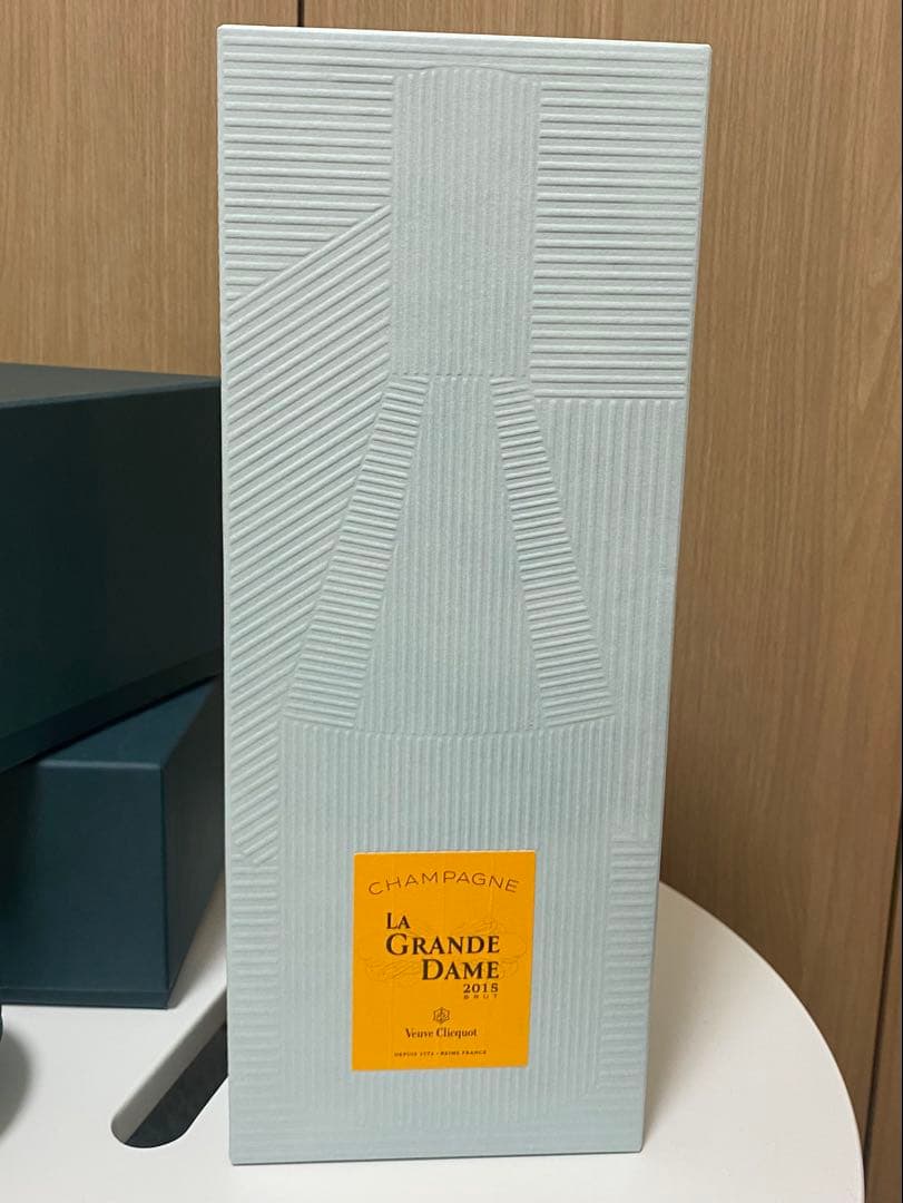 ヴーヴ・クリコ ラ・グランダム 2015 × パオラ・パロネット シャンパン