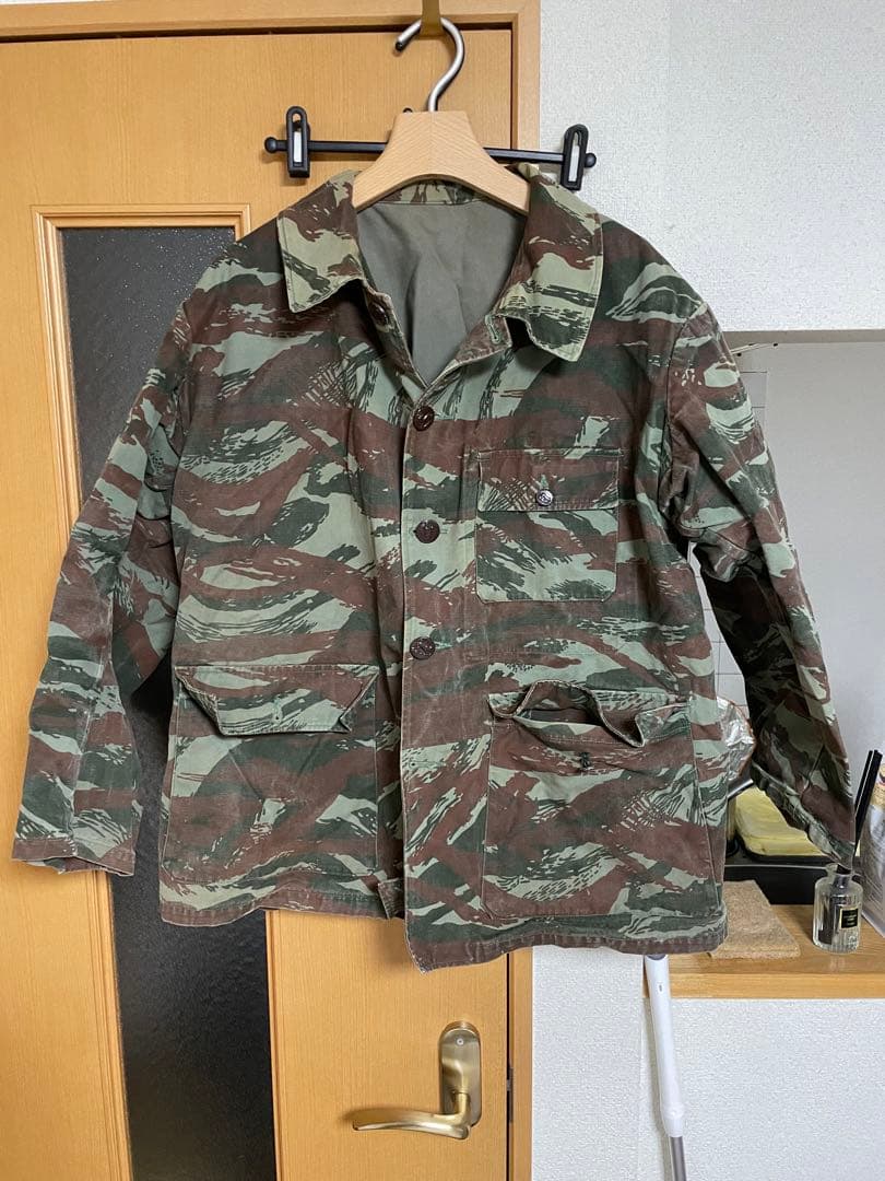 迷彩ジャケット 迷彩色 4ポケット　動物ボタン