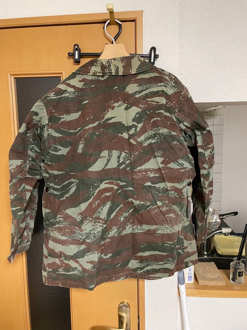 迷彩ジャケット 迷彩色 4ポケット　動物ボタン