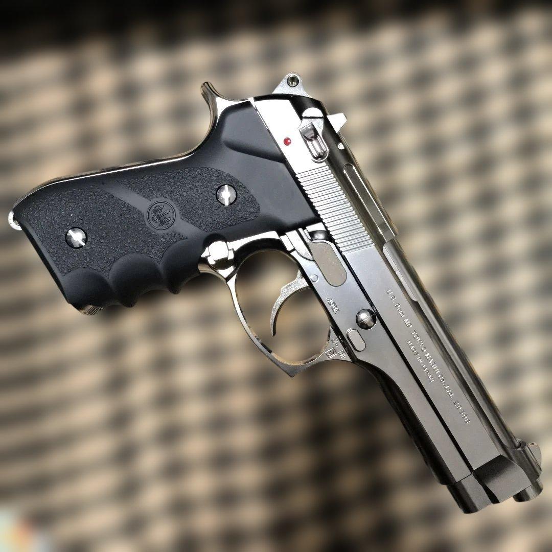 ほぼ未使用品　東京マルイ製　M92F ガスブローバックハンドガン　クロームステン