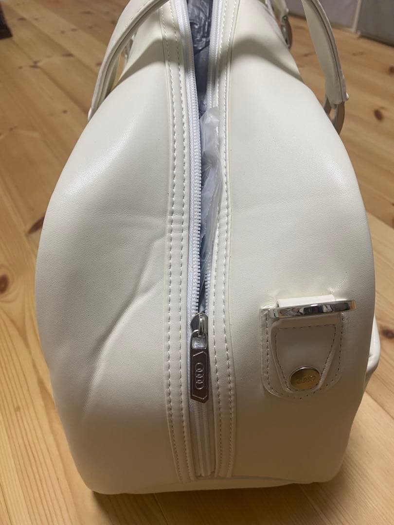 アウディAudiボストンバッグ