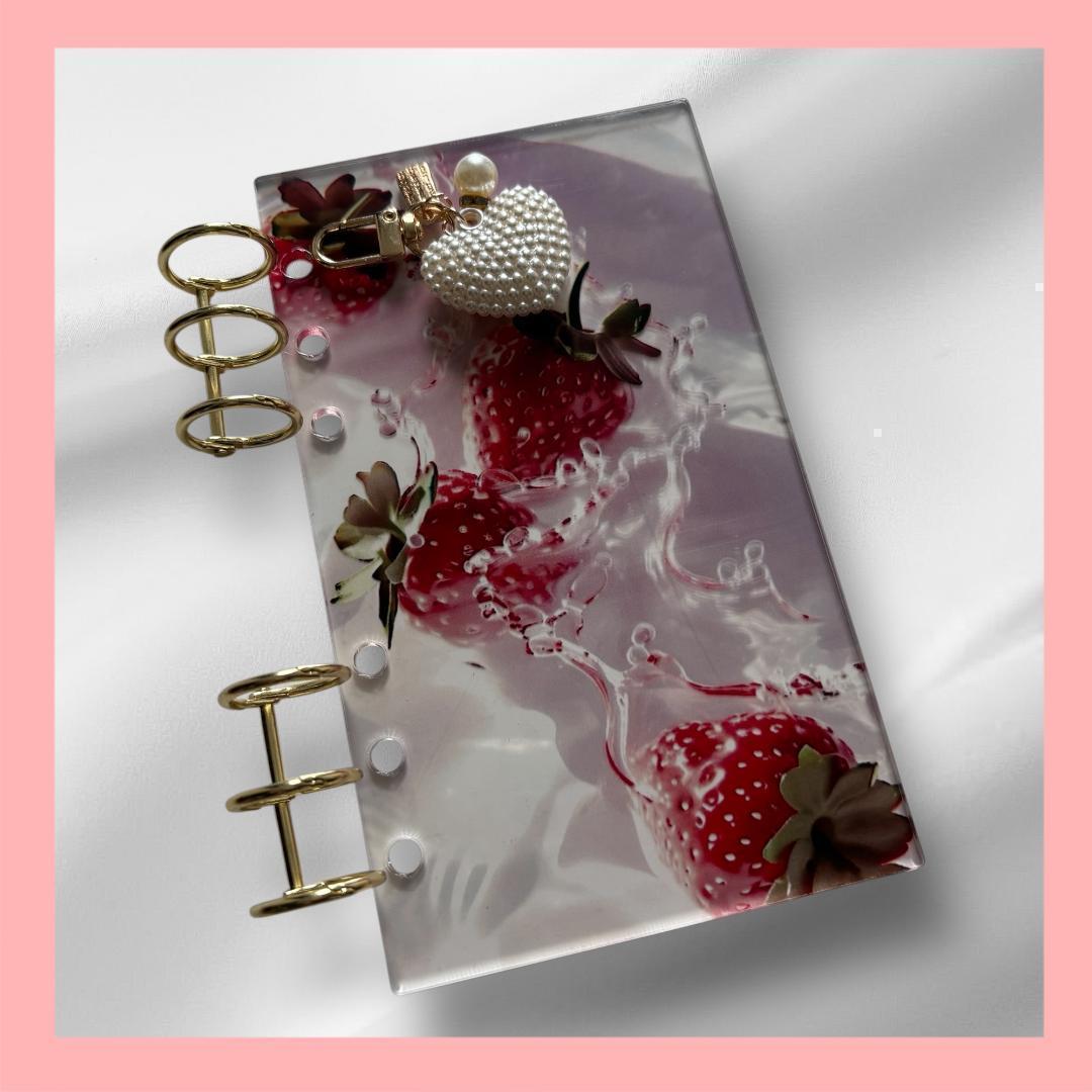 韓国♡アクリルバインダーA6♡いちご♡ハートチャーム貯金SAVING