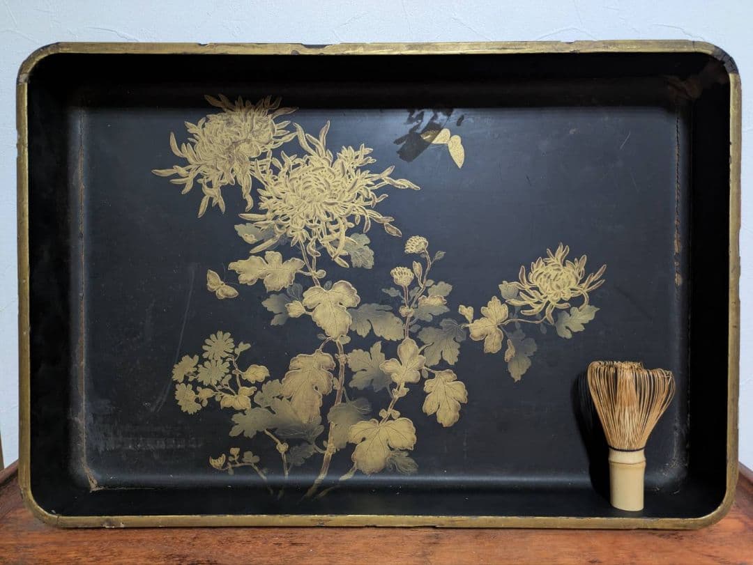 江戸時代 中〜後期頃 金蒔絵菊花図黒漆塗り木製盆