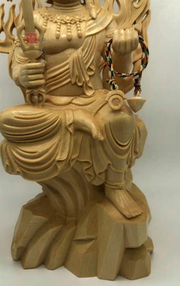 【修縁堂】最高級 木彫り 仏像 不動明王座像 一刀彫 天然木檜材 彫刻 仏教工芸