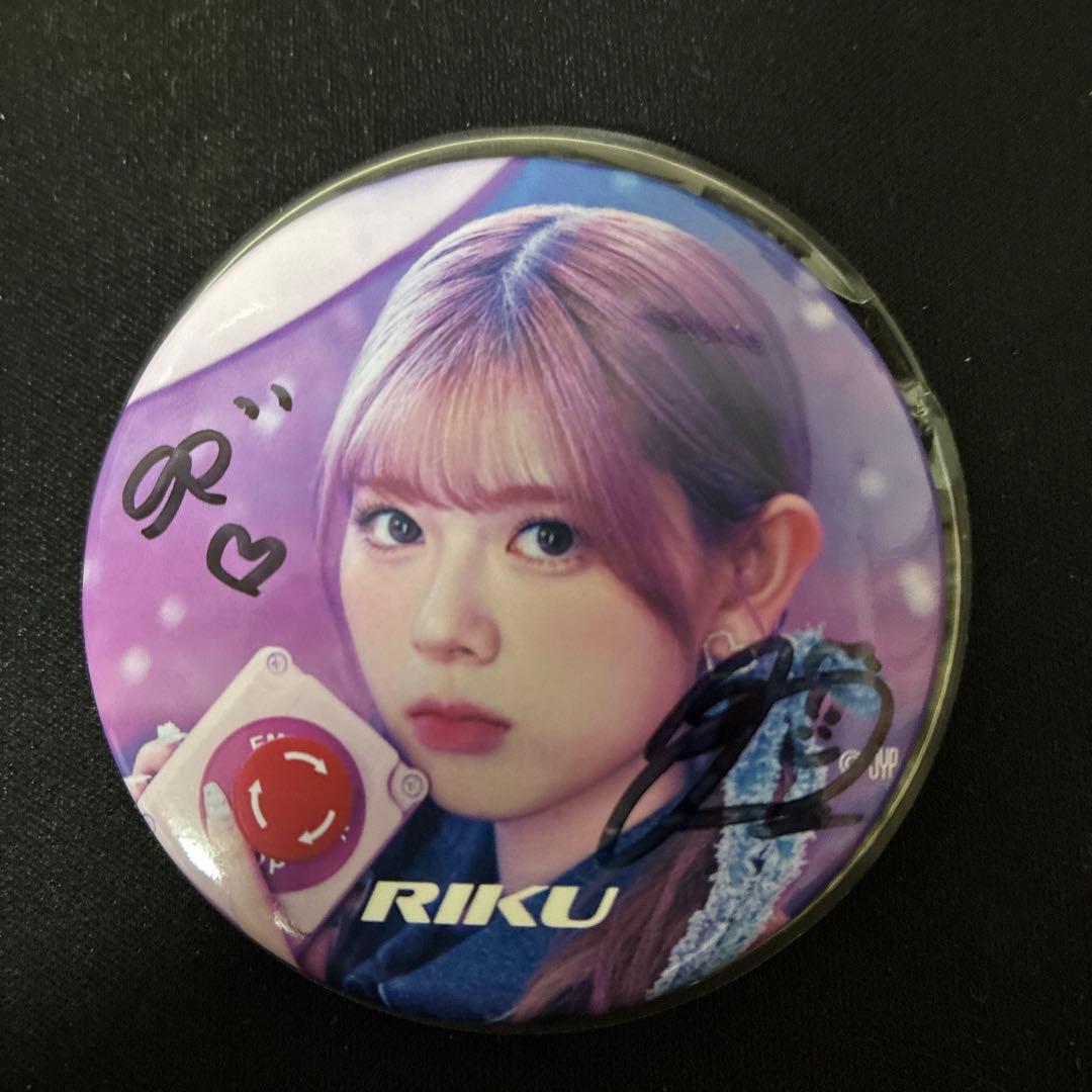 NiziU RIKU リク　サイン入り缶バッジ
