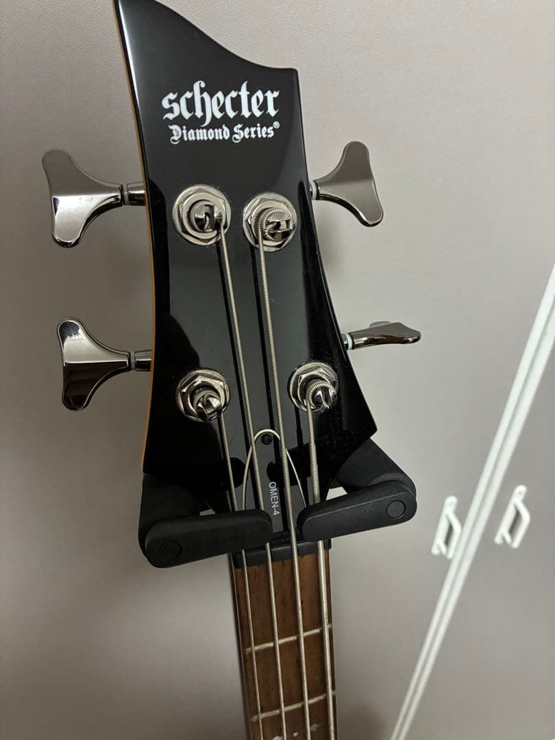 Schecter Diamond Series OMEN EXTRA 4レフティ