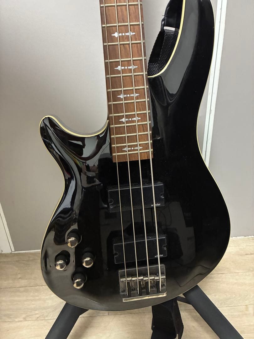 Schecter Diamond Series OMEN EXTRA 4レフティ