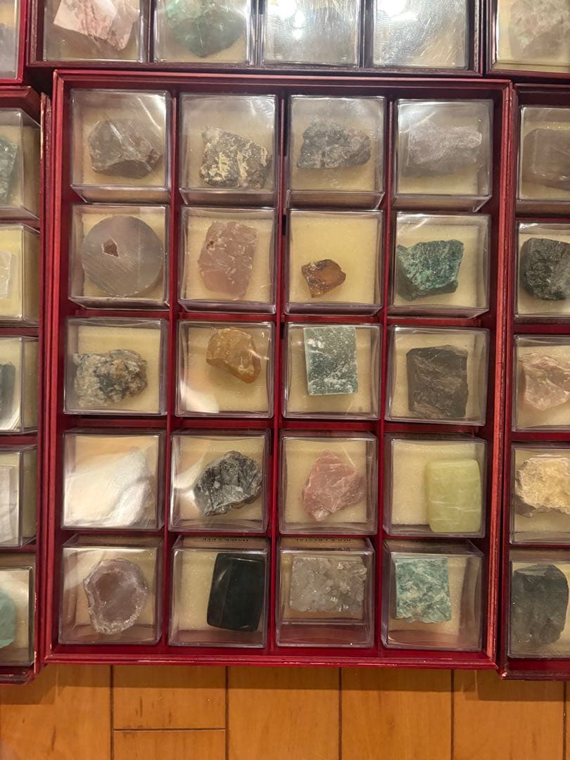 デアゴスティーニ　地球の鉱物コレクション全120巻　特製コレクションボックス入り