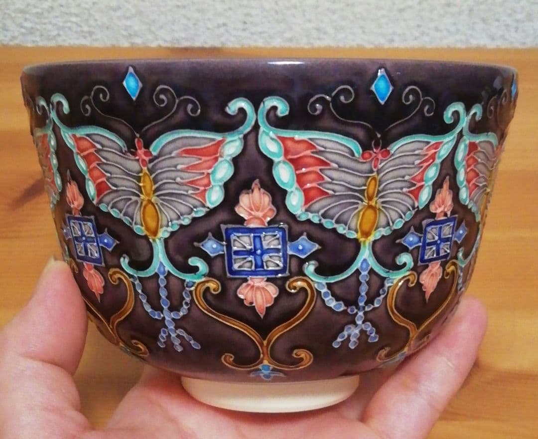 谷口青嵐(登志雄)作　紫交趾　櫻珞文 　茶碗　共箱　共布　略歴付　茶道具