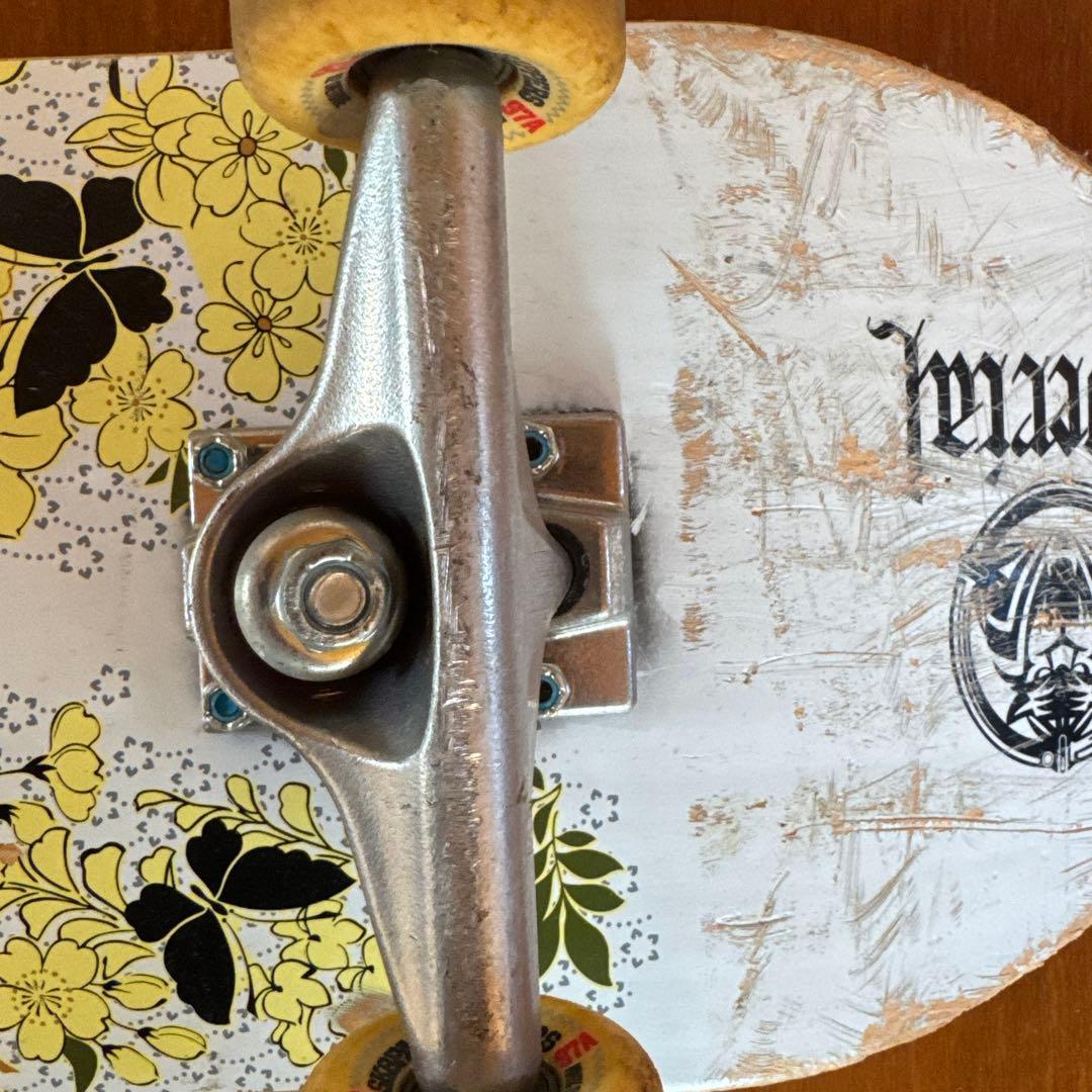 インペリアル　8．0インチ　花柄スケートボード VENTUREロートラック