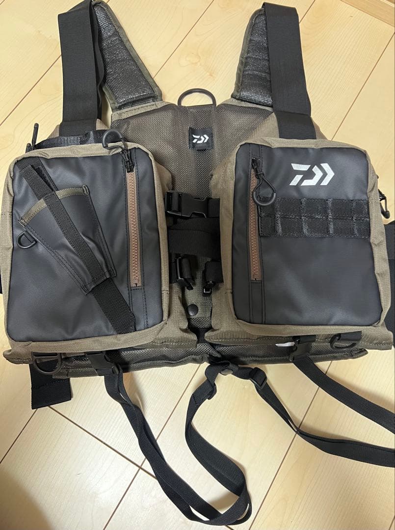 Daiwa ライフジャケット カーキ