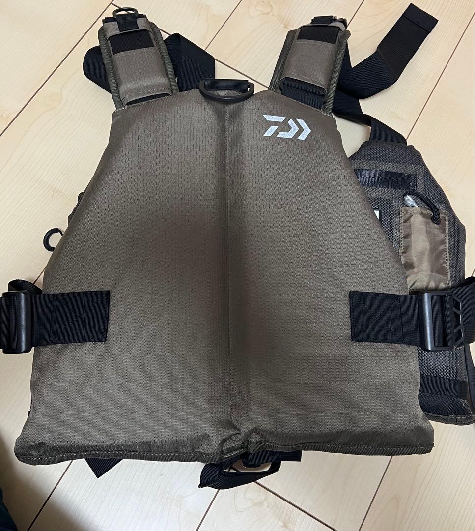 Daiwa ライフジャケット カーキ