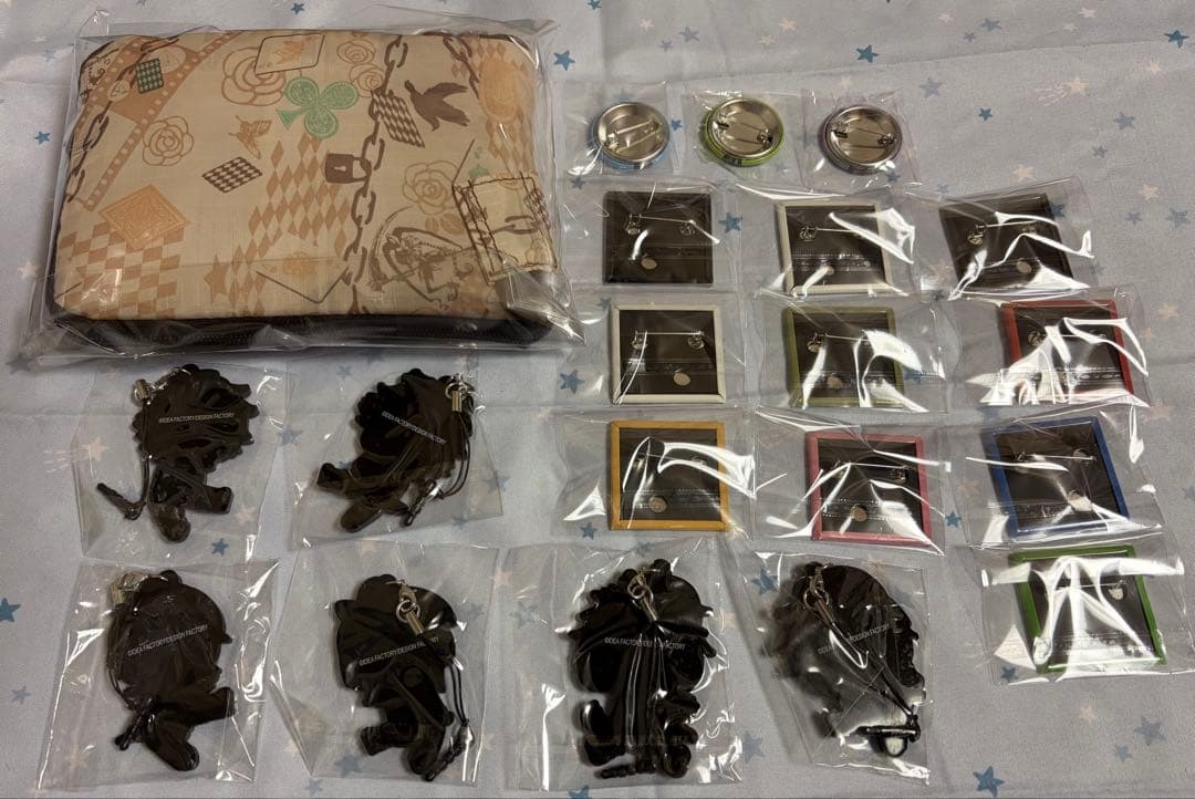 「ハピタス」AMNESIAコラボモデル トートバッグ、スクエア缶バッジ、ラバスト