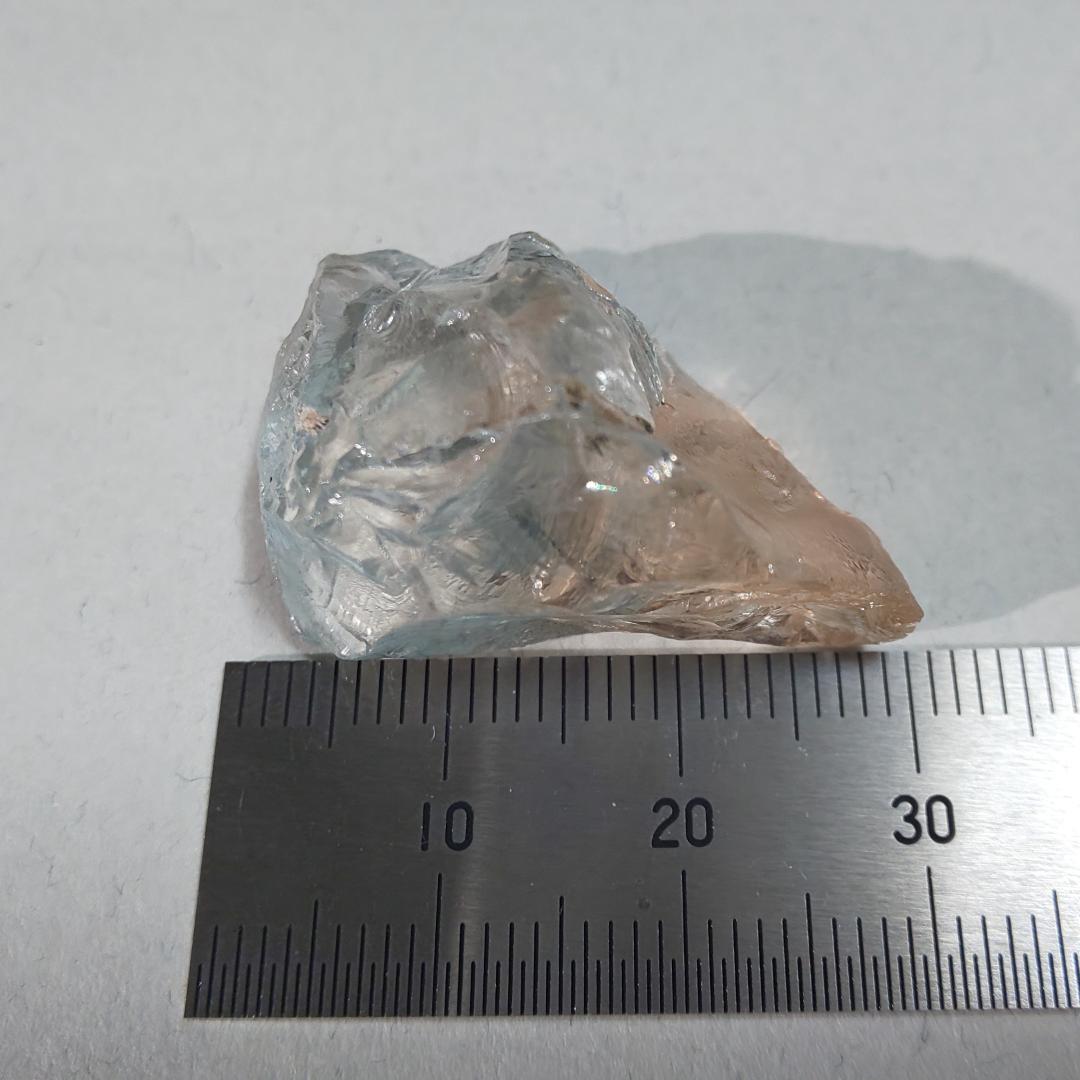 バイカラー・トパーズの原石(産)