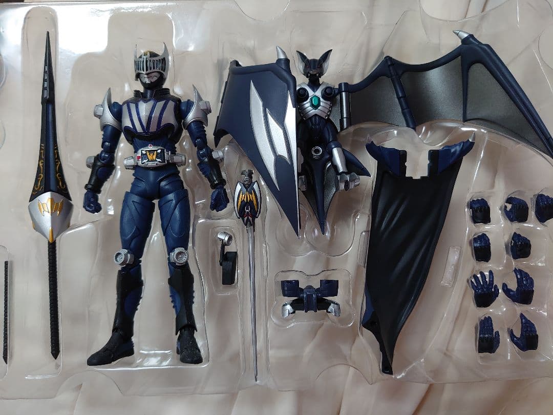 S.H.Figuarts 仮面ライダーゾルダ & 仮面ライダーナイト