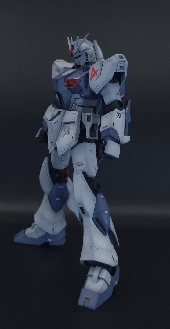 ガンプラ　完成品　EG　1/144 νガンダム