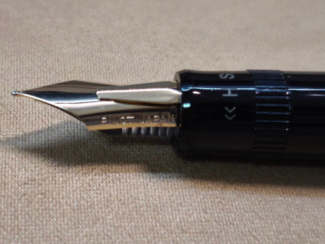 PILOT 万年筆 ジャスタス95 ネットブラック FMニブ