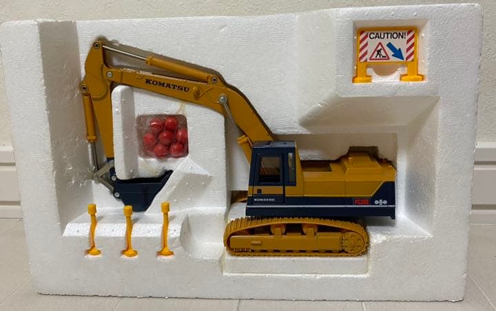 トミカダンディ KOMATSU (コマツ)パワーショベル PC200
