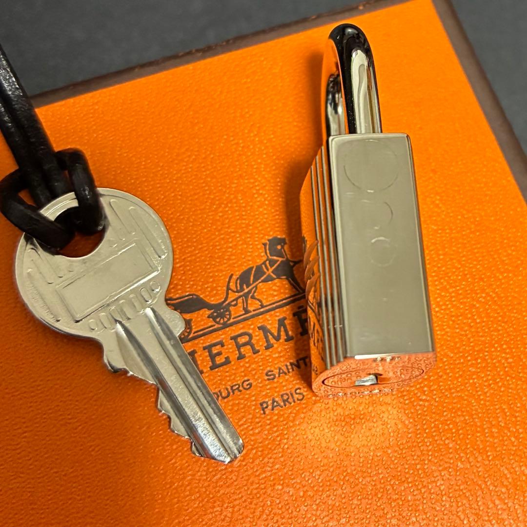 美品　エルメス シルバー　カデナ　南京錠　パドロック　鍵　キー　NO120