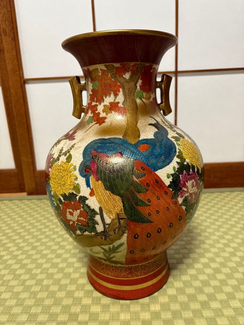 薩摩焼の壺、高さ38cm ※薩摩焼かどうか分かりません