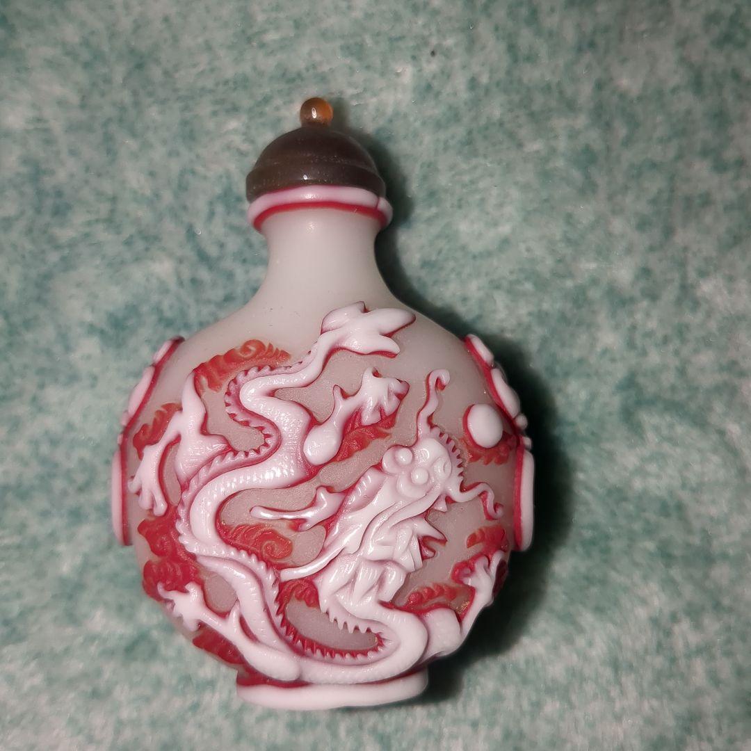 鼻煙壺 龍の彫刻 白磁 乾隆硝子