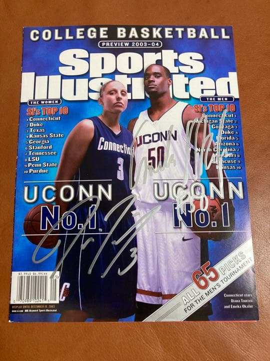 UConn Okafor & Taurasi サイン入り表紙