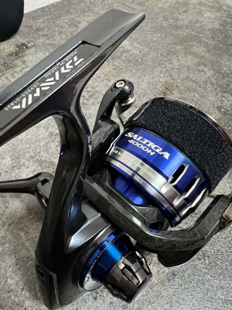 新品未使用 Daiwa ダイワSALTIGA 4000H スピニングリール